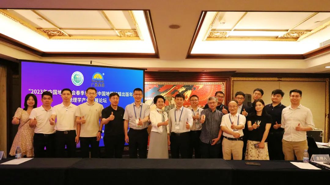 �й�����ѧ����ε���ѧ��ҵ��չ��̳�ɹ����У�